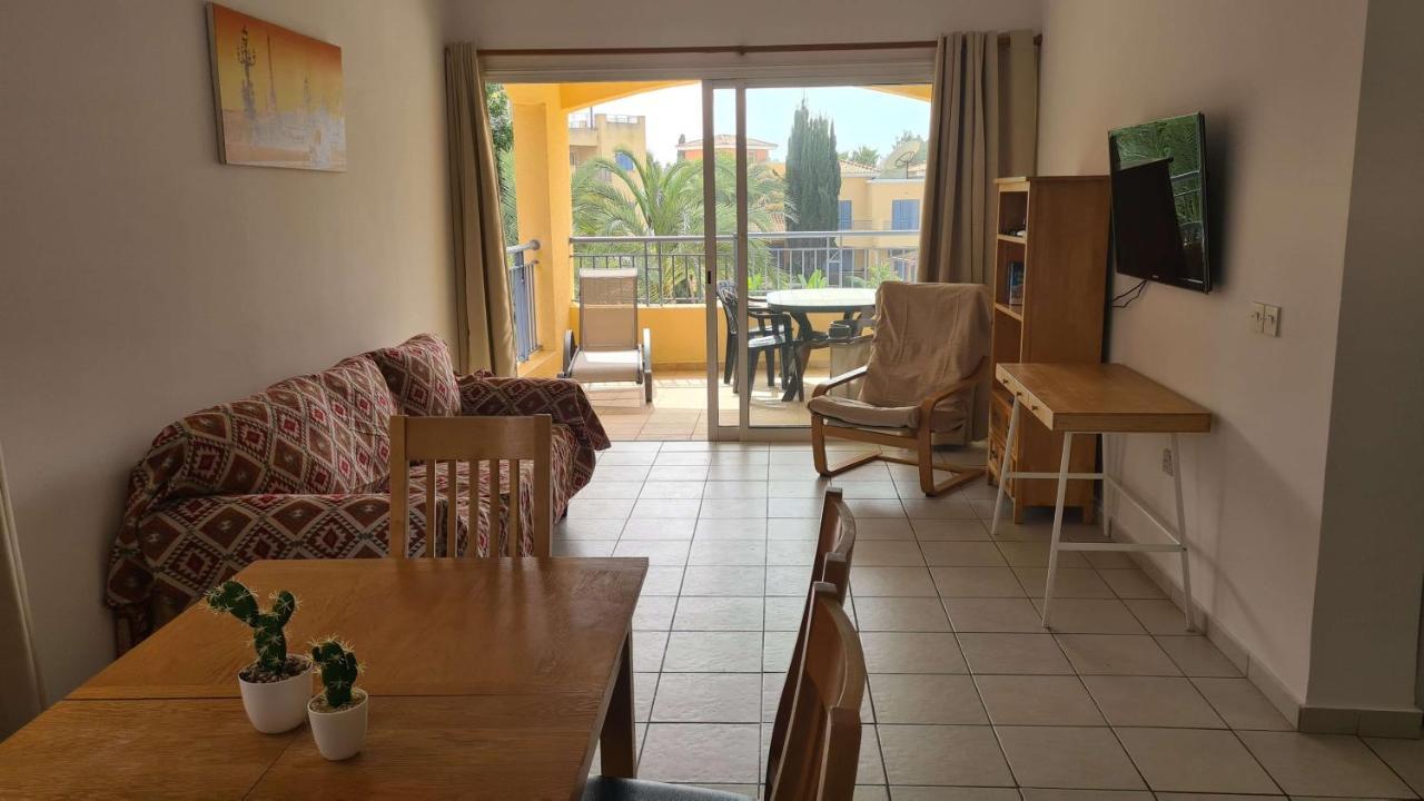 Sunny Limnaria Gardens 2 Bedroom Apartment Pafos Exterior foto