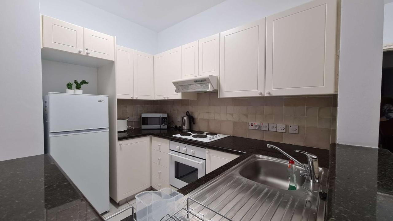Sunny Limnaria Gardens 2 Bedroom Apartment Pafos Exterior foto
